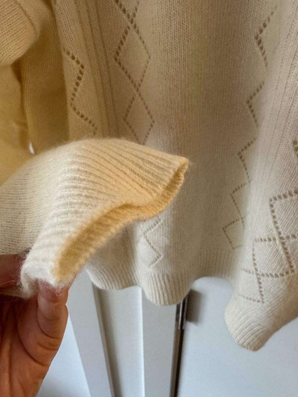 VINTAGE WHITE COLLAR SWEATER ANGORA LAMBS WOOL SIZE SMALL - Picture 4 of 6